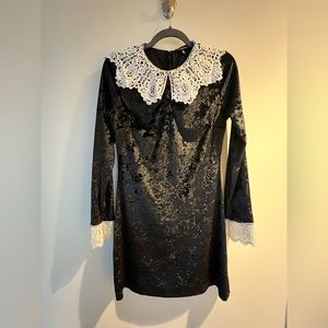 Women’s XL black velvet mini dress with lace collar.